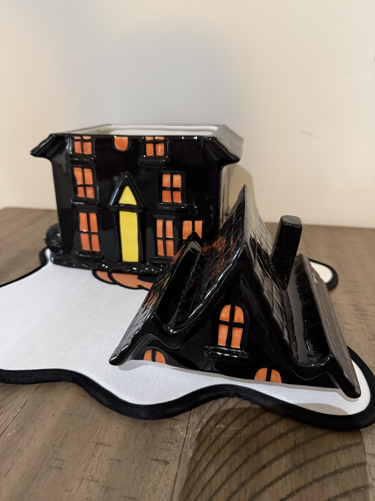 Halloween Haunted Hideaway House Cookie Jar Ceramic by Sakura — photo 4